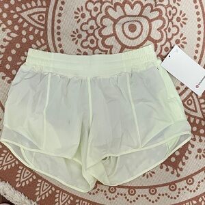 NWT lululemon athletica hotty hot shorts LR 4” lined size 8 ELIX elixir